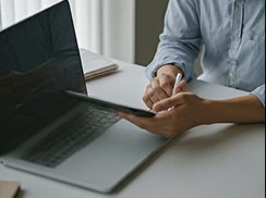 Ông Nguyễn Văn A — Phó tổng giám đốc